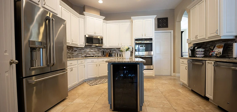 Cabinets and countertops gallery photo 9